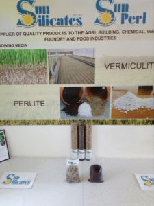 SunPerl vermiculite vas ordinary soil